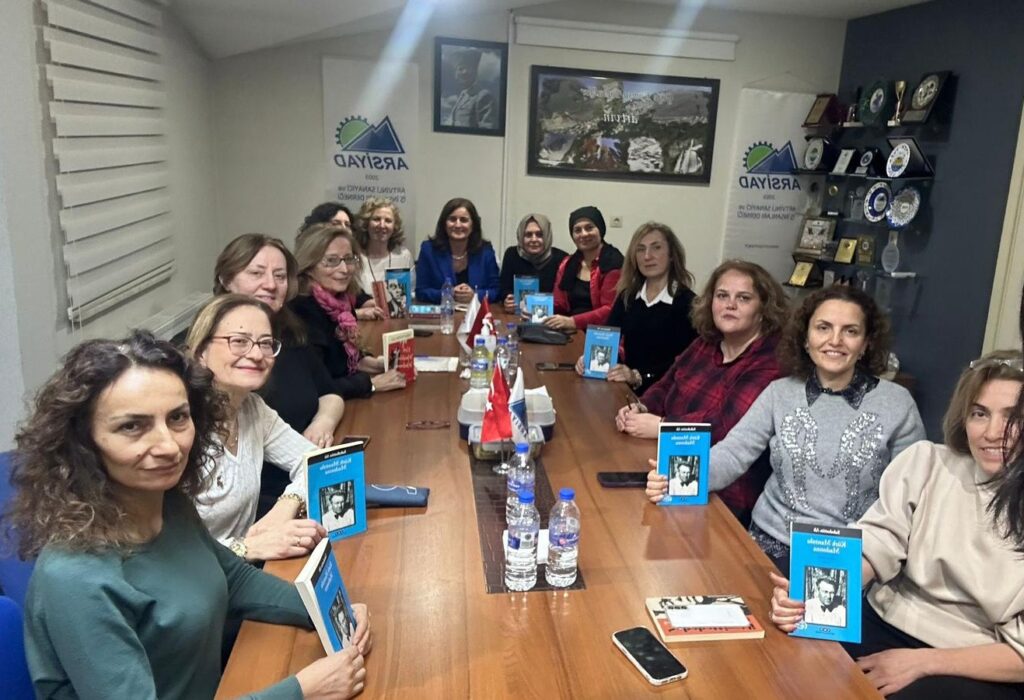 KİTABA AÇILAN PENCERE: ARSİYAD KİTAP KULÜBÜ