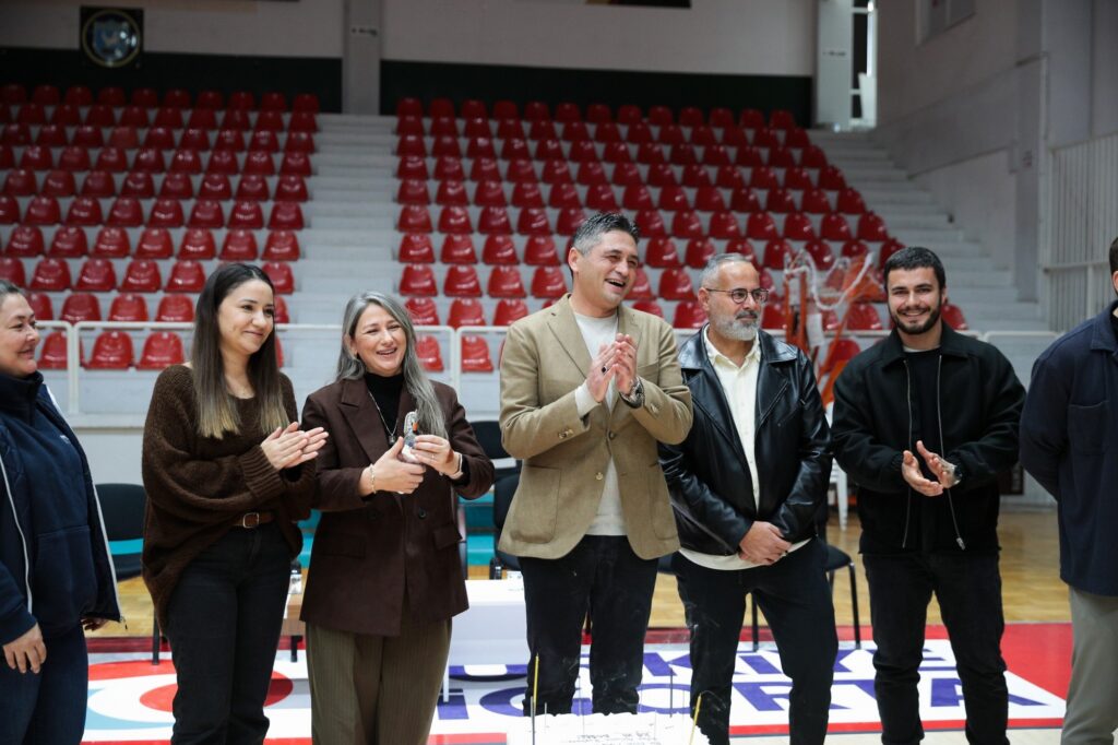 Aliağa Belediyesi Personelinden Başkan Serkan Acar’a Duygu Dolu Doğum Günü Sürprizi