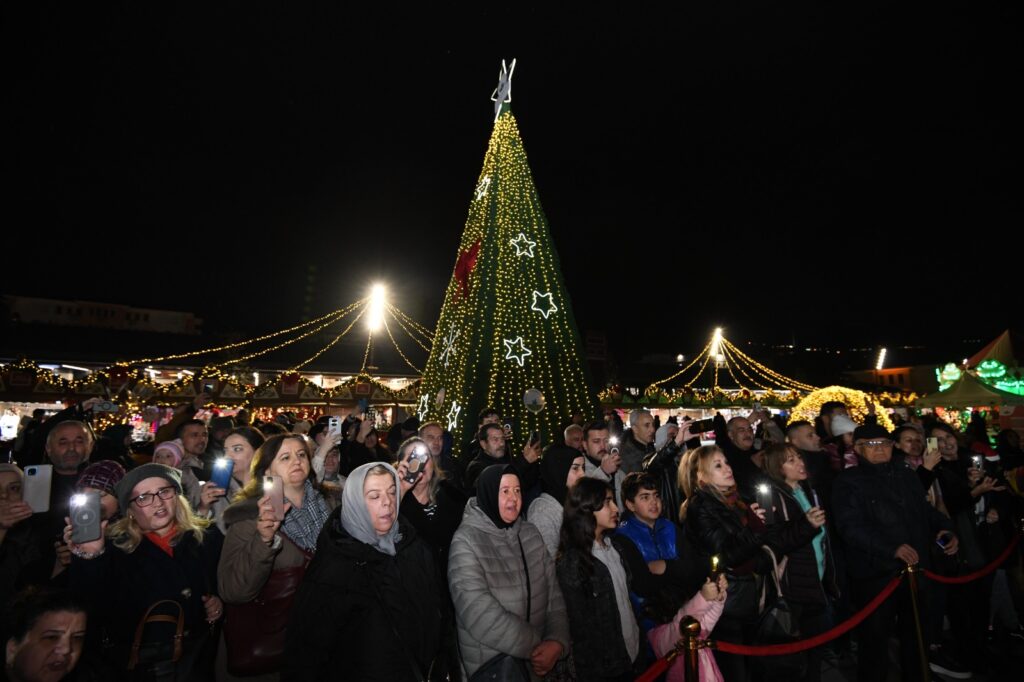 Osmangazi Meydanı Yeni Yıla Türk Sanat Müziğiyle Merhaba Dedi