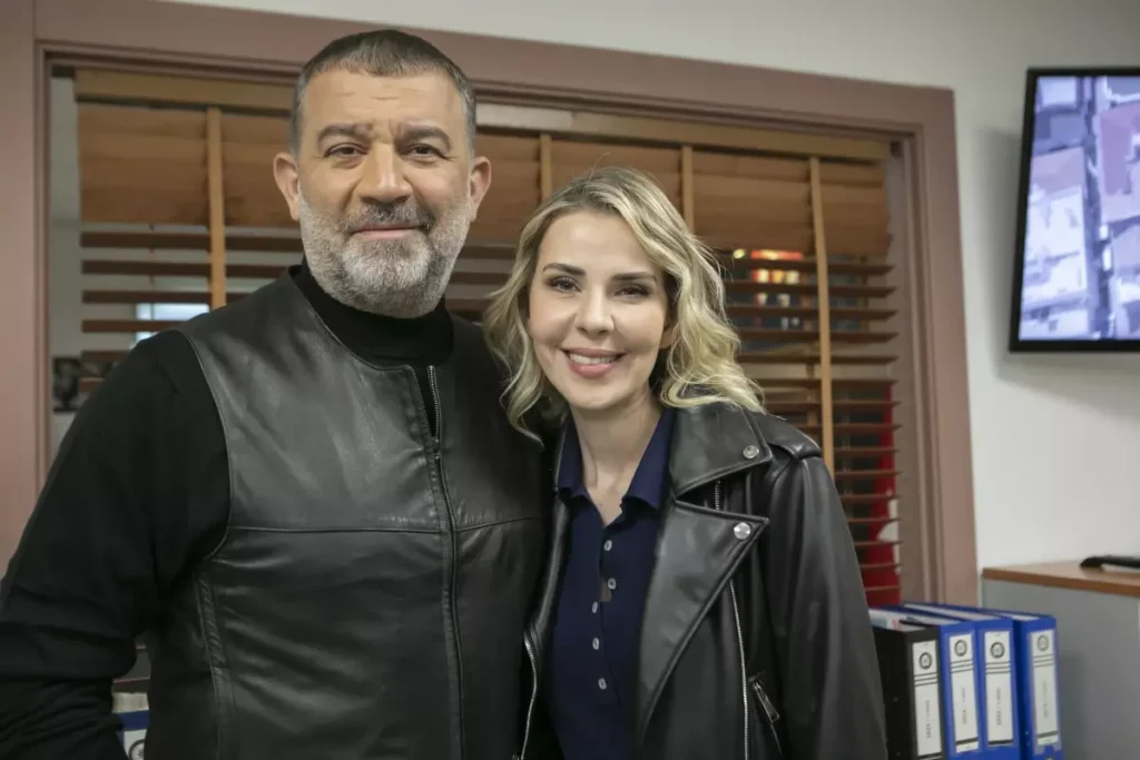 ARKA SOKAKLAR’DA KAOSUN ORTASINDA TATLI KAVGA