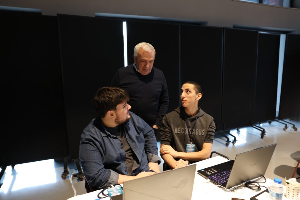 Gençlerden Akıllı Şehir Çözümleri