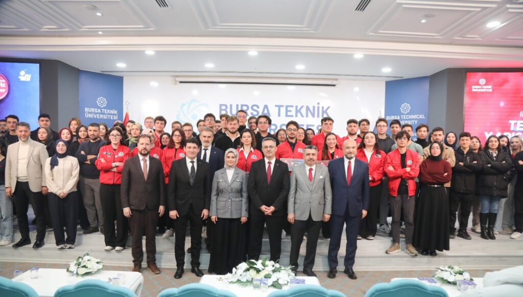 Gençler Özgüveni Yeniden İnşa Ediyor