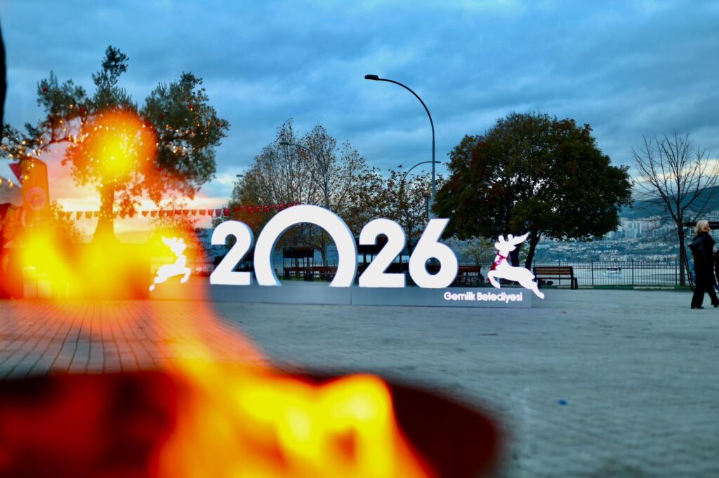 Gemlik Yılbaşı Meydanı Açıldı