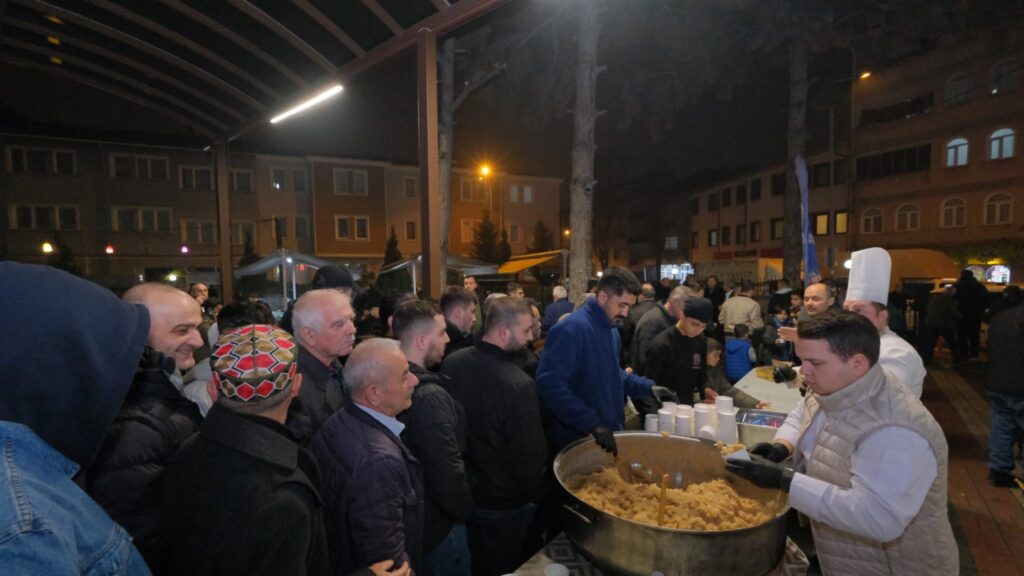 Gönülleri Isıtan Helva İkramı