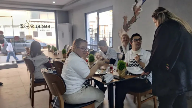 İnegöl’de Engelsiz Kafe Açıldı
