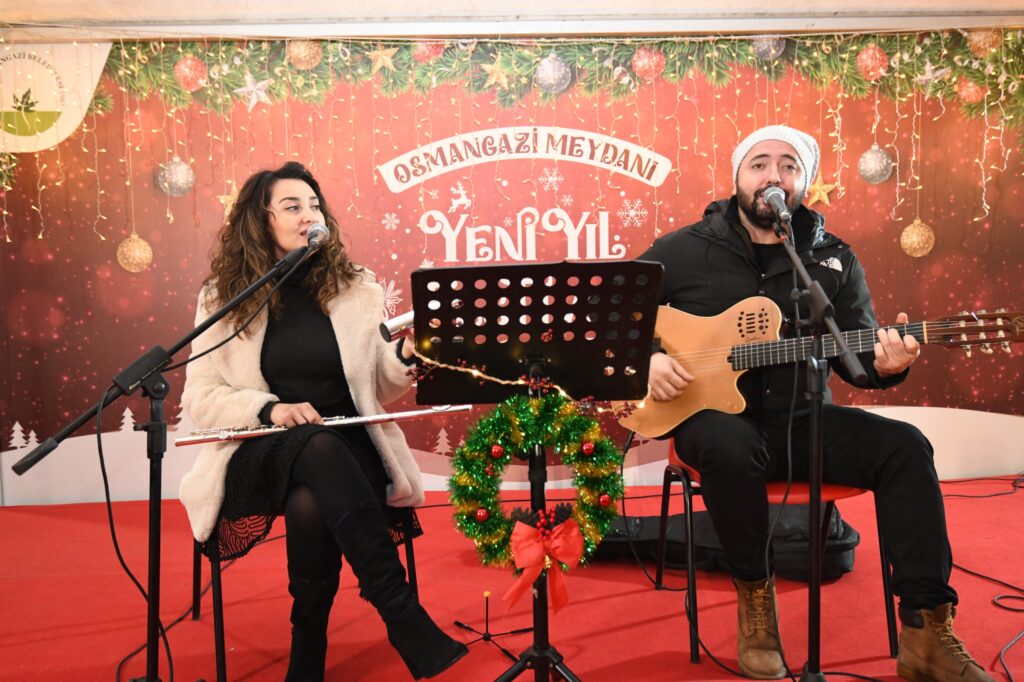 Meydanda Sıcak Müzik Ziyafeti