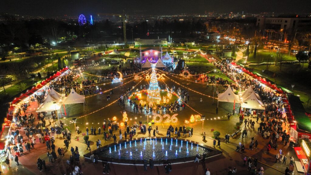 Meydanda Dev Yılbaşı Eğlencesi