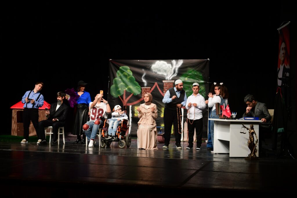 Engelli Bireyler Sahneye Çıktı