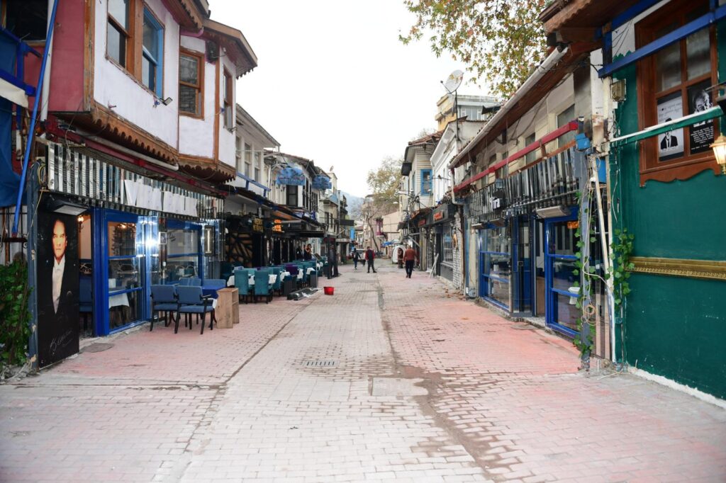 Tarihi Sokağa Neşter Vuruldu