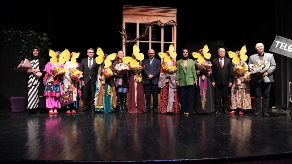 Eski Zamanın Modern Hikayesi