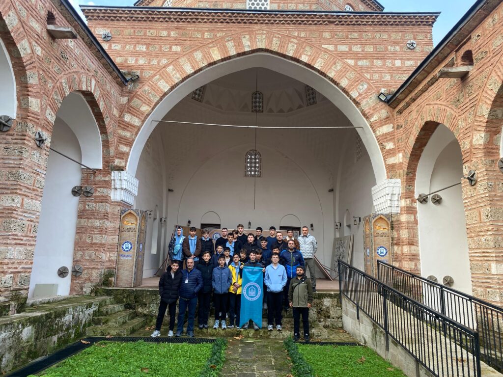 Gençler Tarihe Adım Atıyor