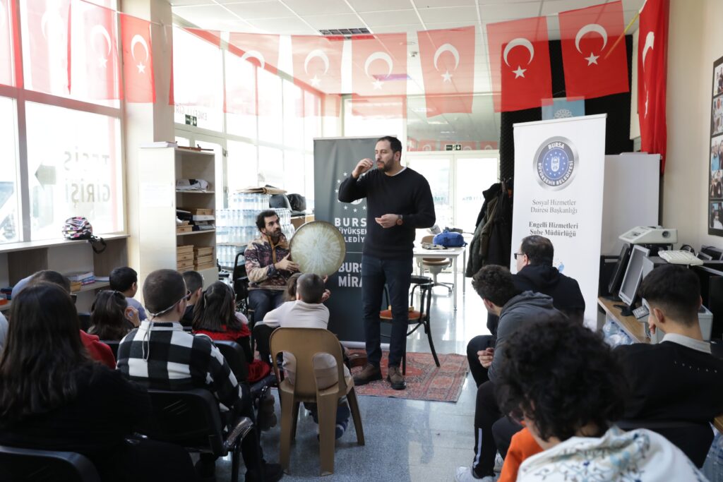 Kalpleriyle Dinleyip Hayal Kurdular