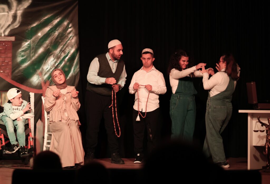 Sahnede Engel Tanımayan Performans