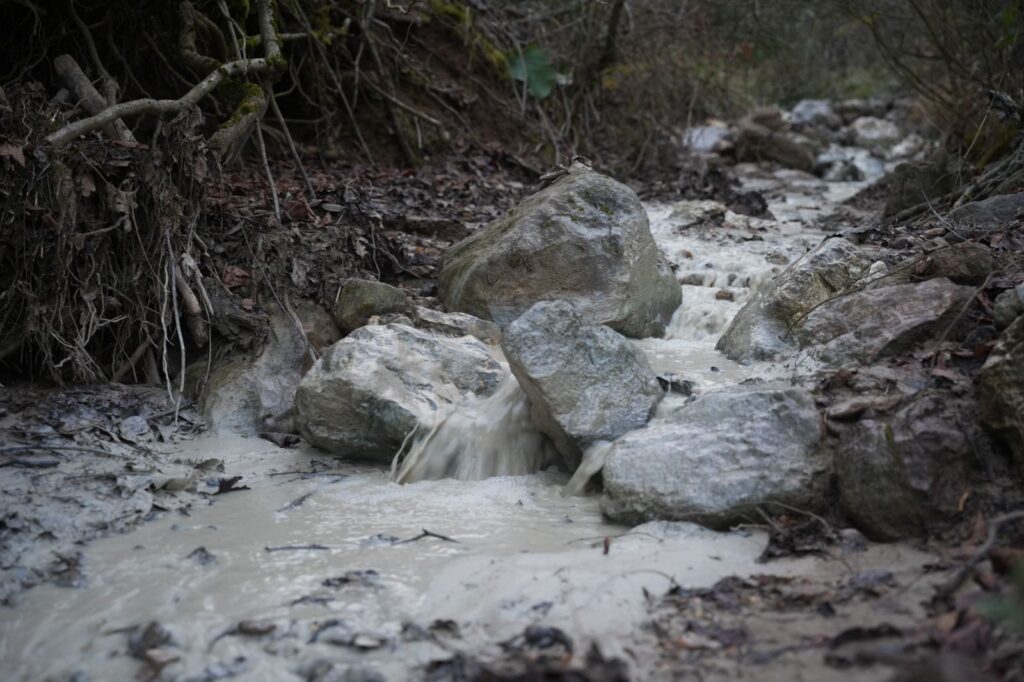 Zehirli Atık Toprağa Karıştı