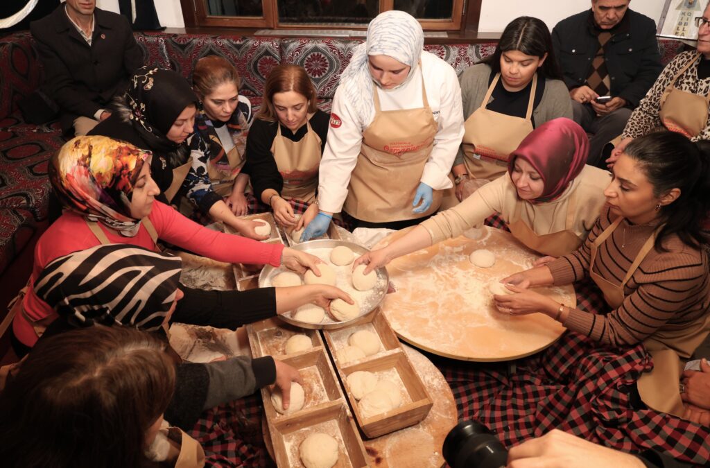 Asırlık Ekmek Geleneği Yaşatıldı