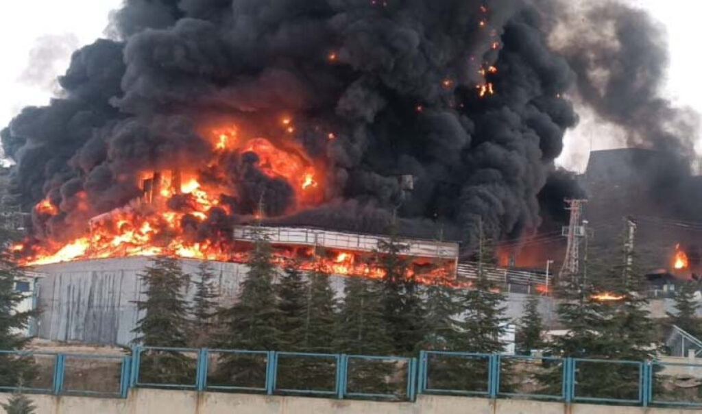 Elektrik Yangınları Geliyorum Der