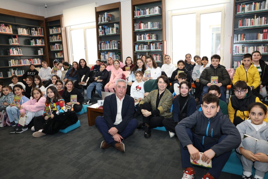 Kütüphanede Keyifli Yazarlık Sohbeti