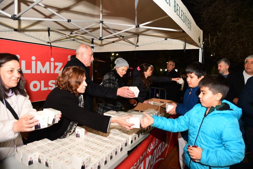 Namaz Çıkışında Simit Sürprizi