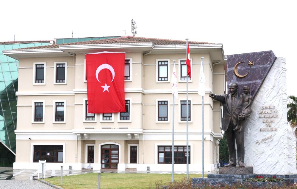 Hizmet Binaları Bayrakla Donatıldı
