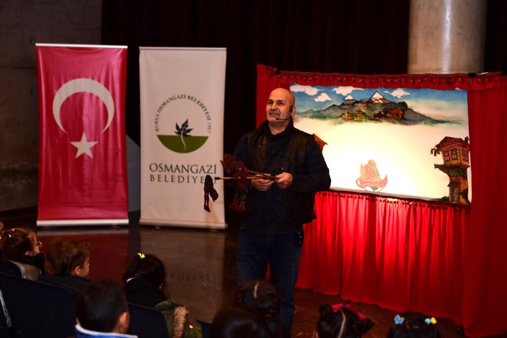 Hacivat Karagöz Yeniden Sahnede