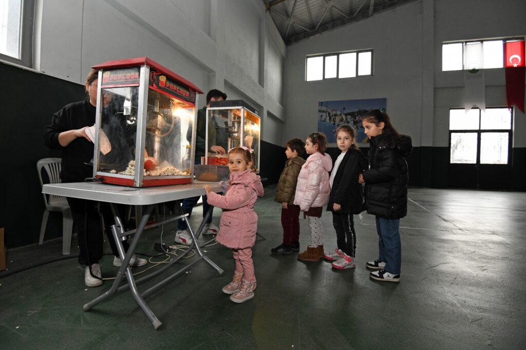 Çocuklara Tatilde Sinema Hediyesi