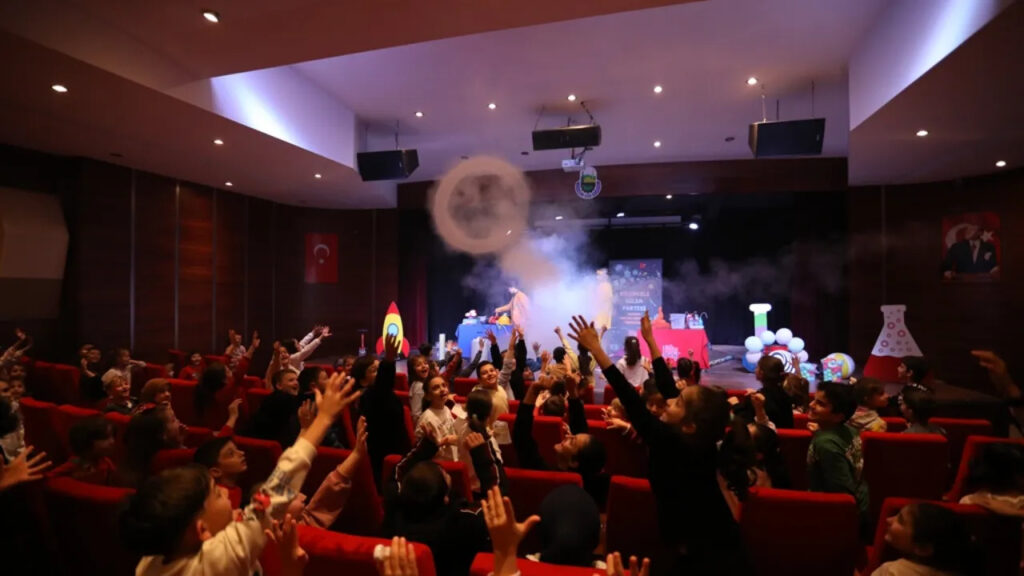 İnegöl’de Dev Tatil Şöleni