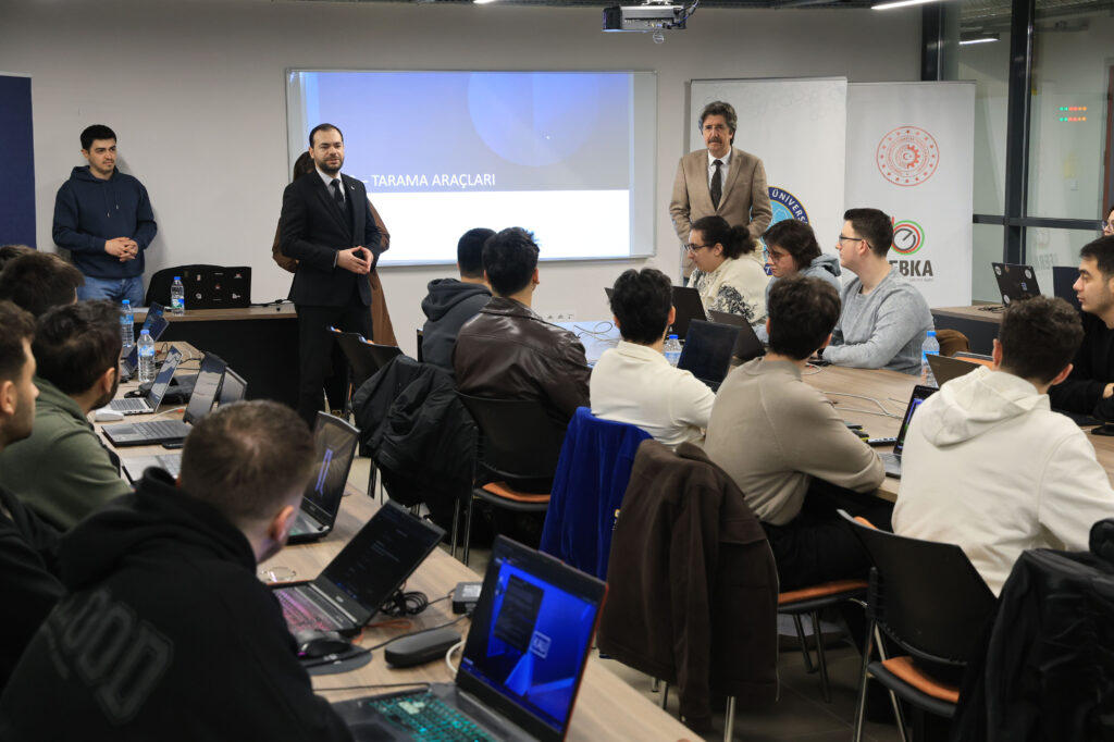 Dijital Sınırlar Gençlere Emanet