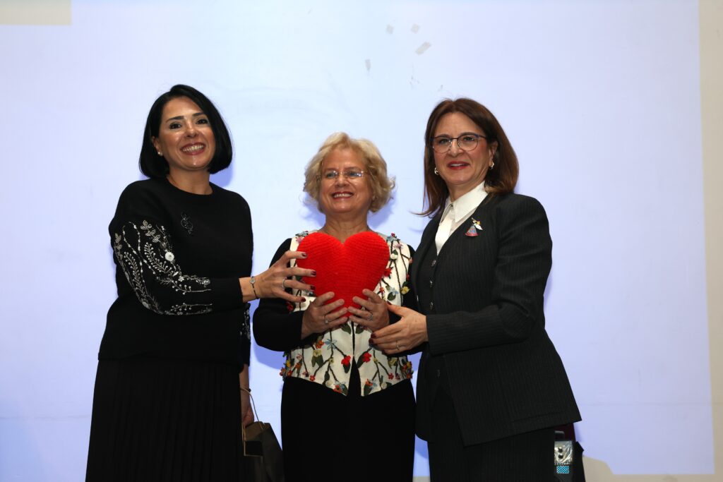 Kalpten İlmekler Gönülleri Isıttı