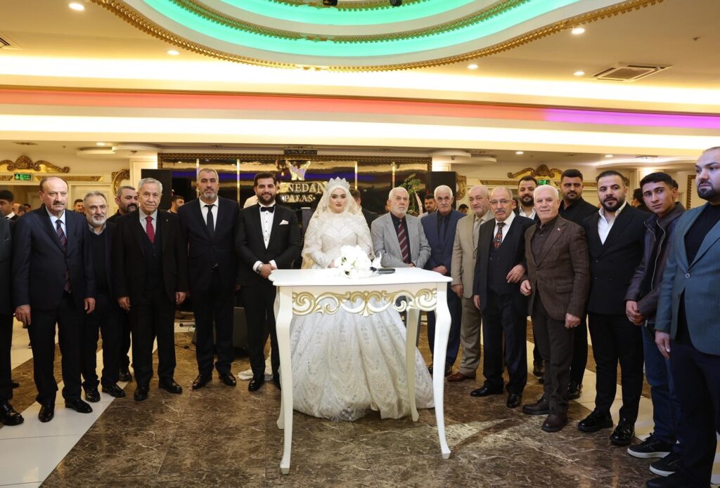 Bursa’da Siyaset ve İş Dünyası Düğünde Buluştu