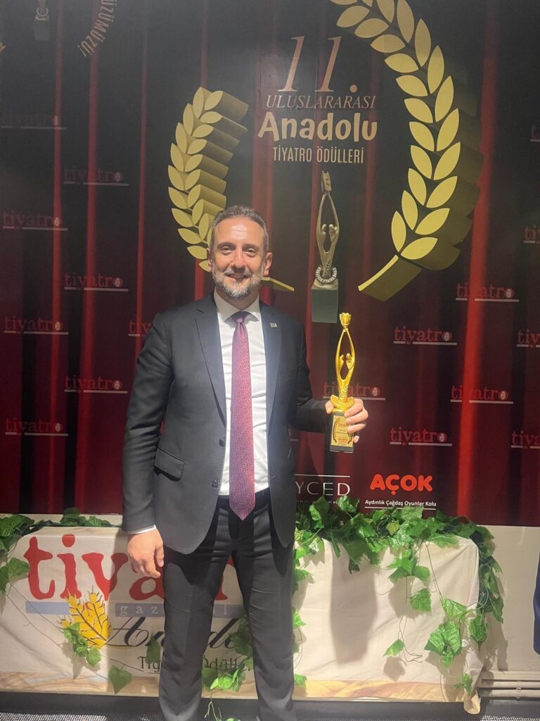 Sezai Yılmaz “Yılın Oyuncu Ödülü”nü Kazandı