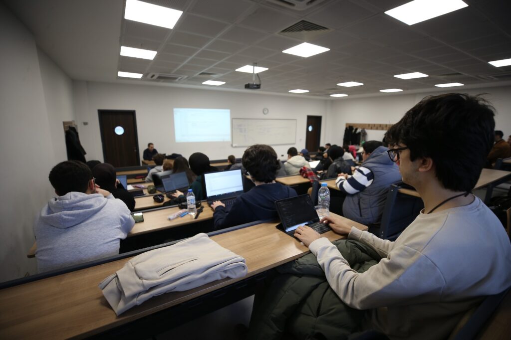 Liseli Gençlere Kampüs Müjdesi