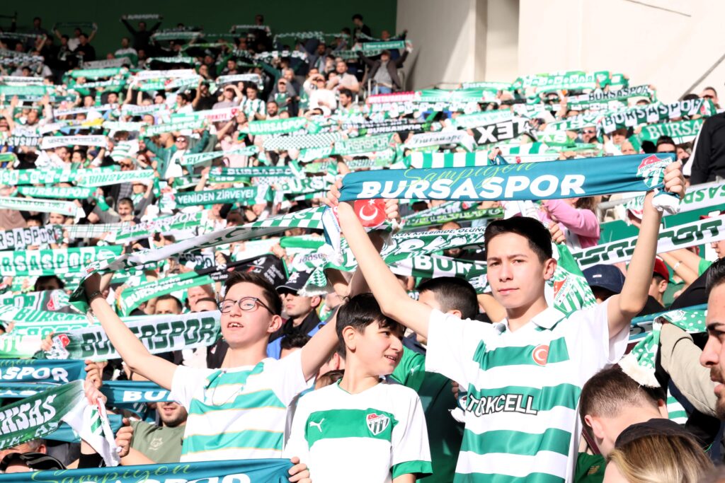 Osmangazi’den Çocuklara Maç Hediyesi