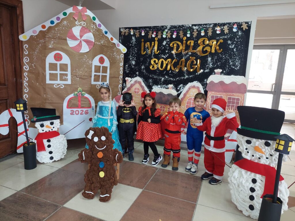 Minik Eller Üretim Başında