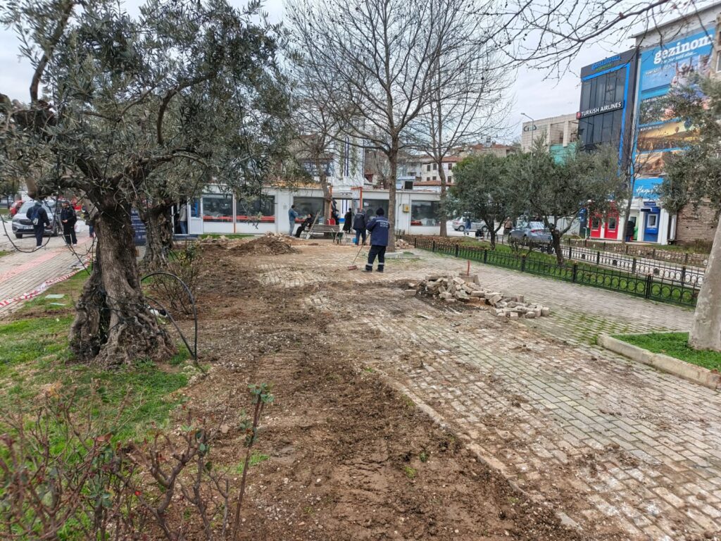 Gemlik’te Meydanın Kalbi Yeniden Atıyor