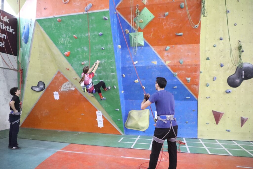 İnegöl’de Zirve Heyecanı Yaşandı