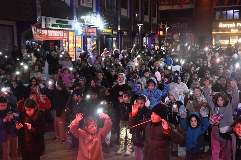 Hacivat Karagöz İznik Sahnesinde