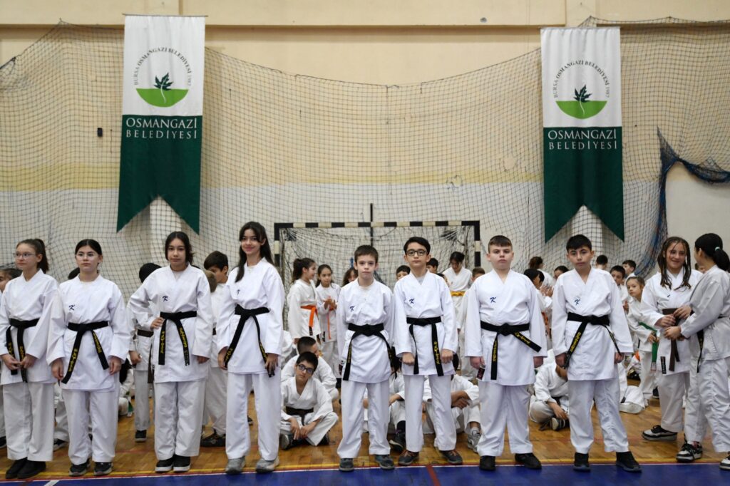 Minik Karatecilerden Görkemli Kuşak Töreni