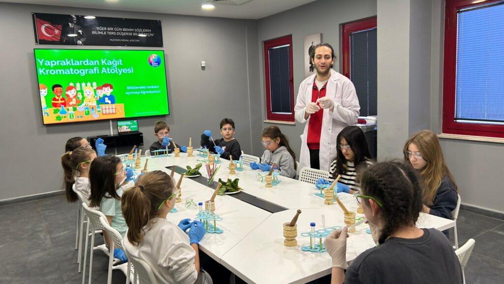 Binlerce Çocuk Sanatla Buluştu