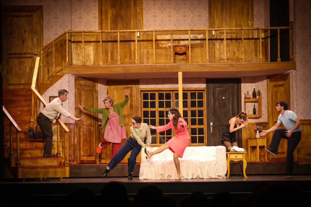 Sahne Arkası Mizahla Buluştu