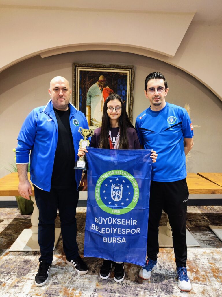 Bursalı Satranççılardan Madalya Yağmuru