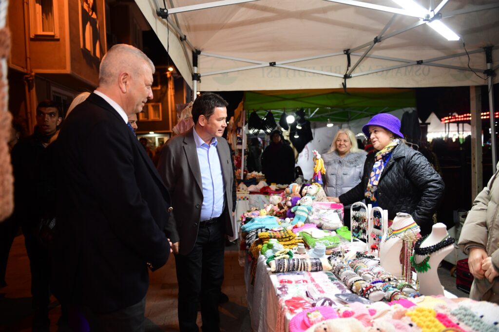 Tarihi Meydanda Ramazan Ruhu