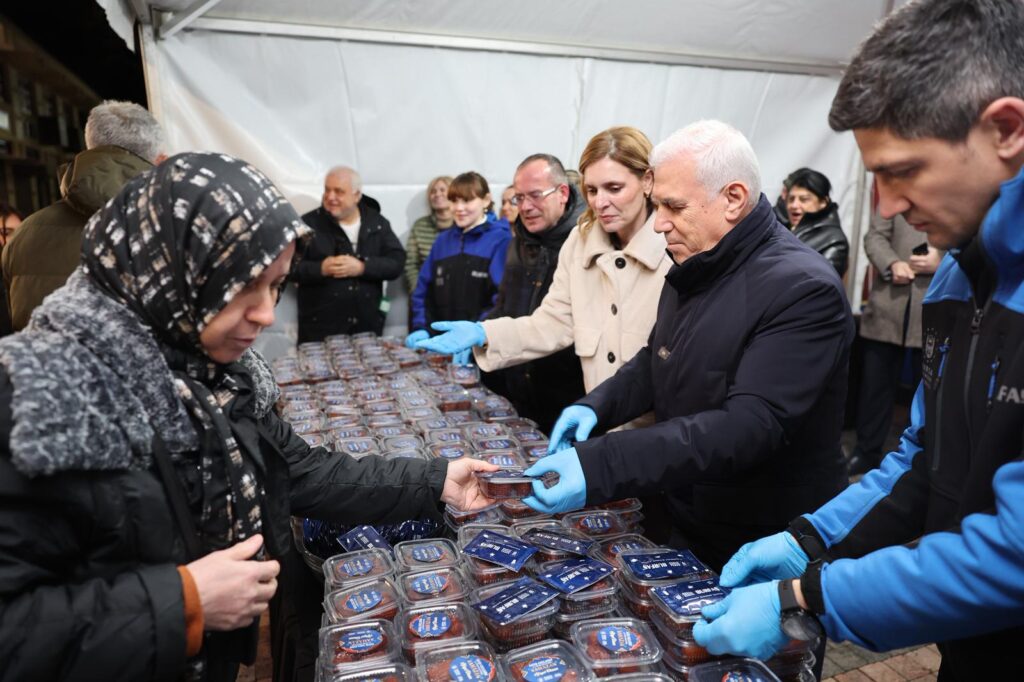 Ulu Cami’de İlk Teravih