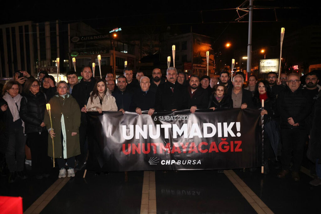 Enkaz Altındaki Umutlar Anıldı