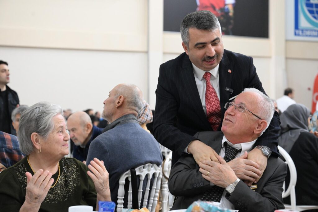 Mahyalarla Süslü Yıldırım Geceleri