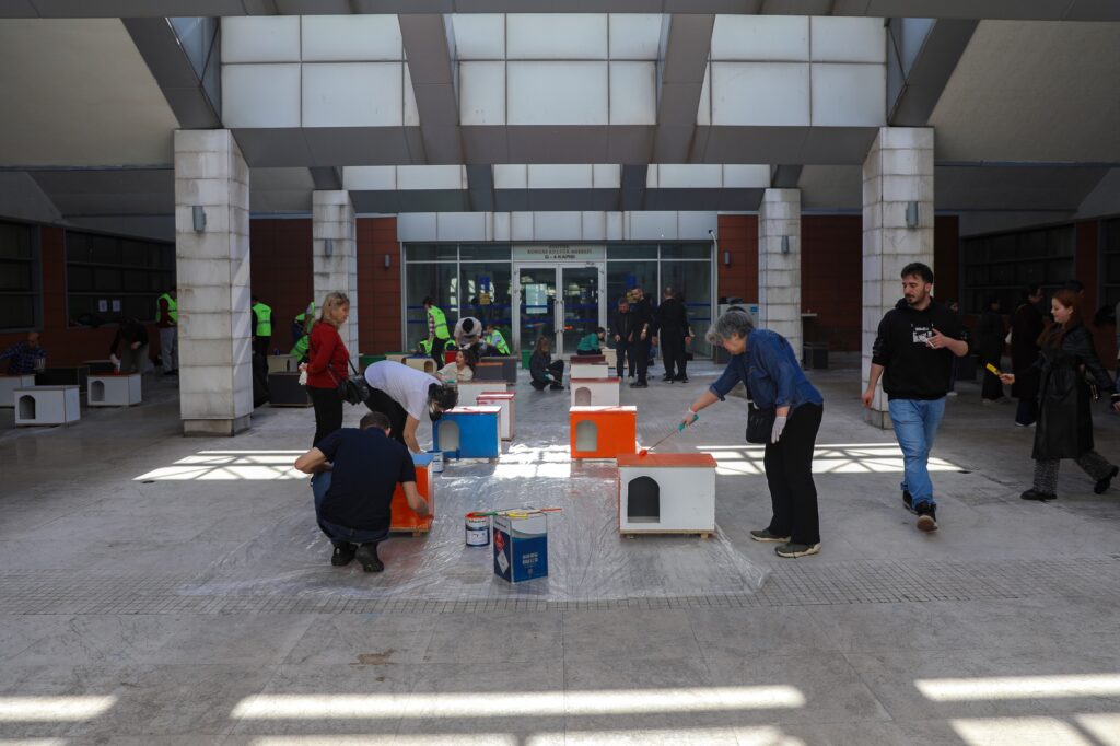 Can Dostlara Sıcak Yuva