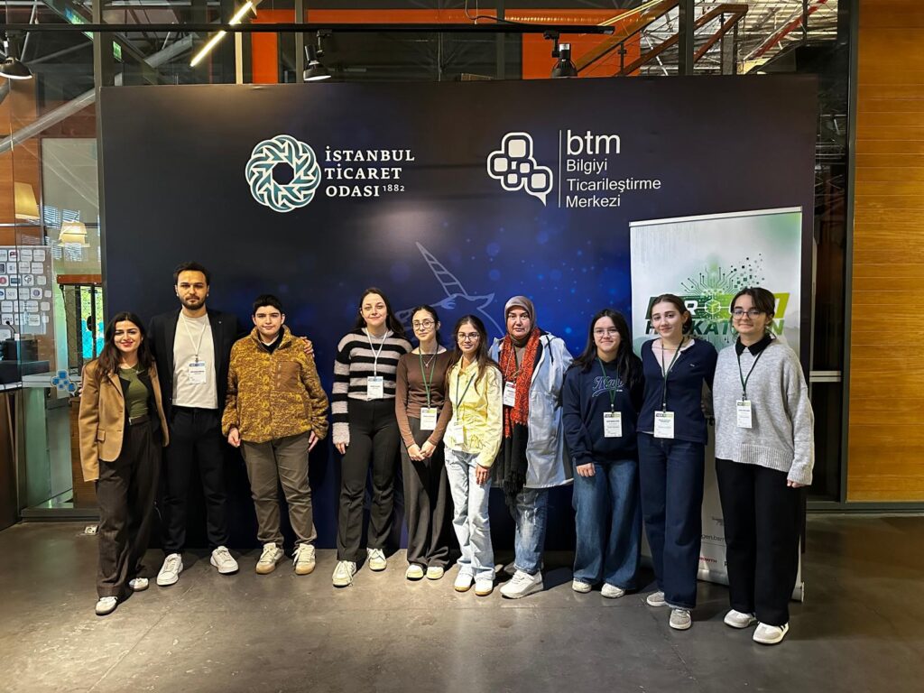 Enkaz Altından Hayati Sinyal