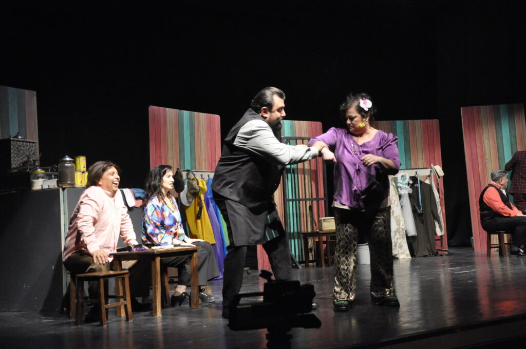 Annelerden Eğitime Tiyatro Desteği