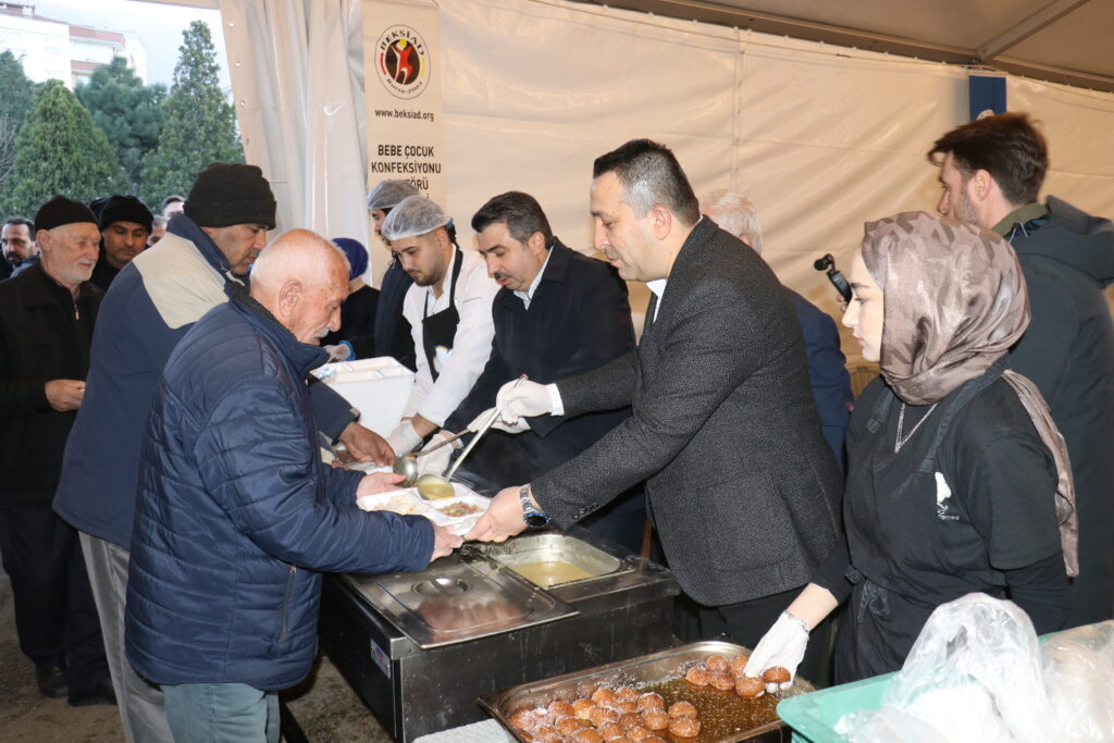 BEKSİAD’ın İftar Çadırında Her Gün Yüzlerce Kişi Ağırlanıyor