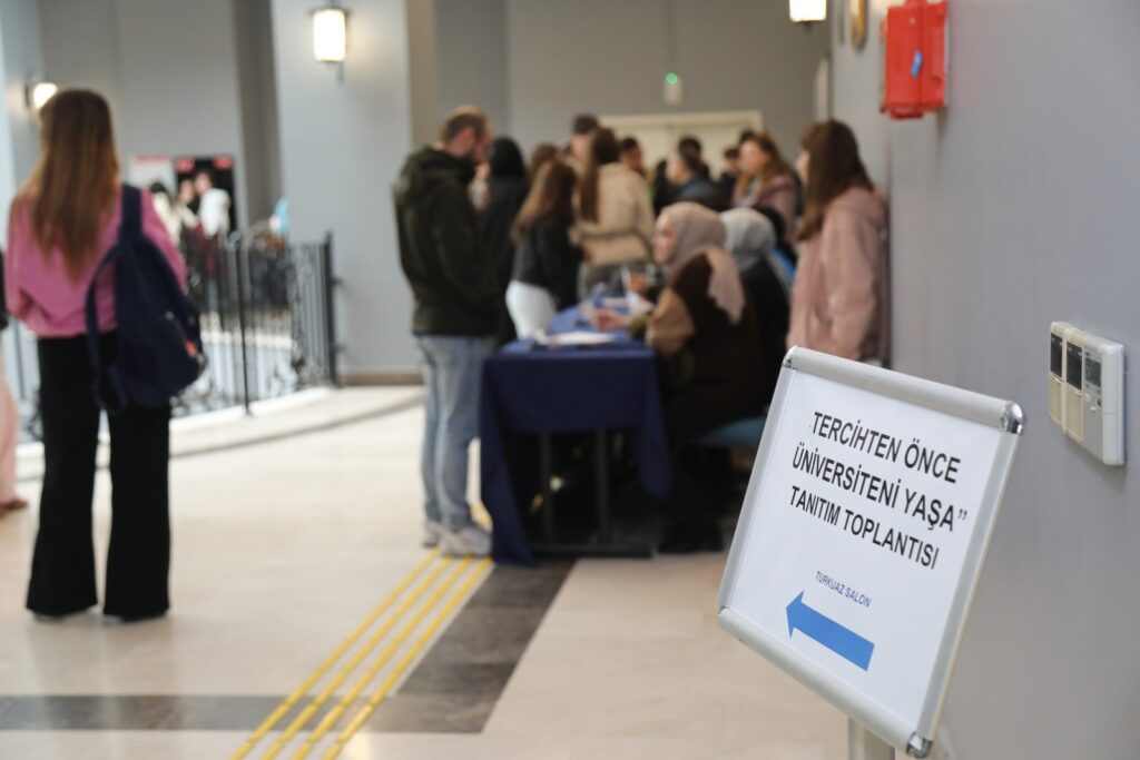 Üniversite kapıları gençlere açıldı