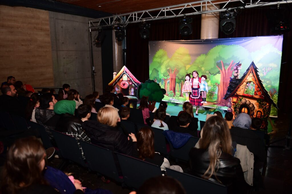 Müzede masalsı tiyatro keyfi